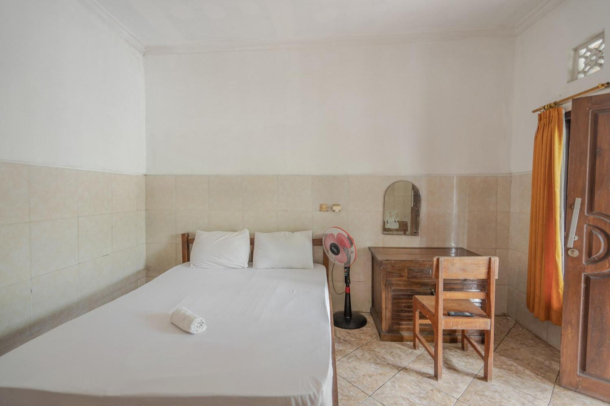 Rommeo Inn Lovina Mitra Reddoorz Temukus Exterior foto