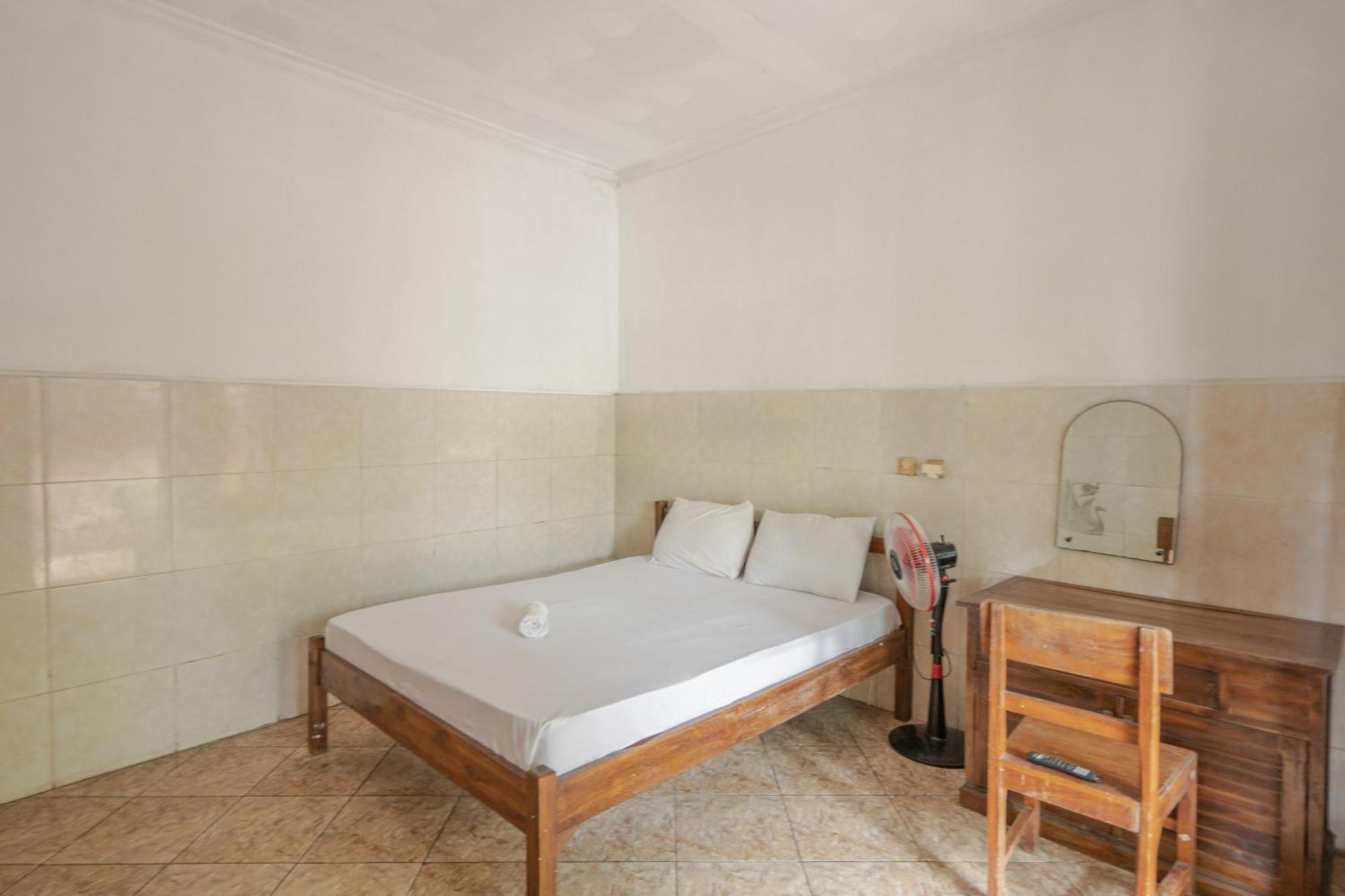 Rommeo Inn Lovina Mitra Reddoorz Temukus Exterior foto