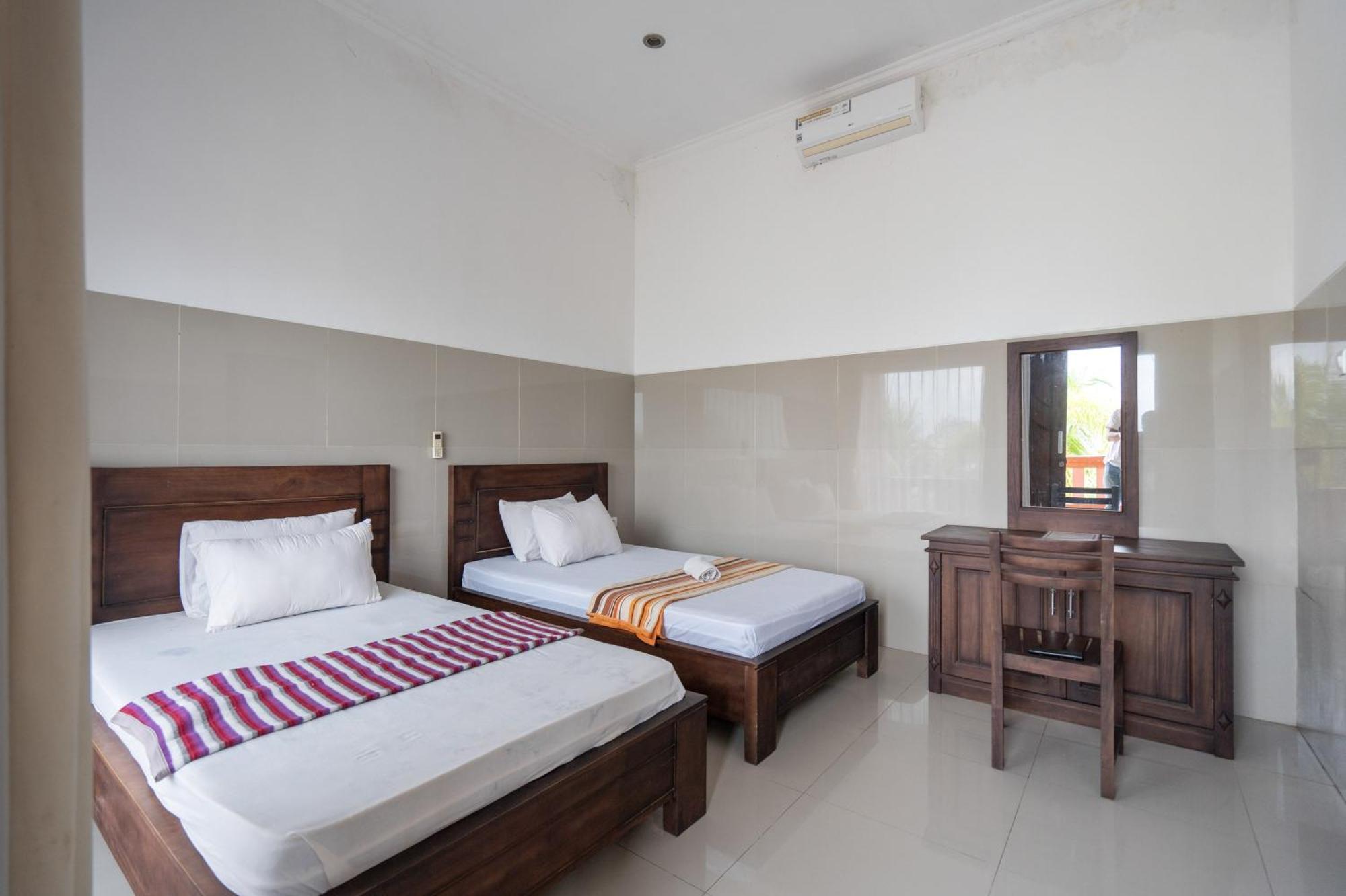Rommeo Inn Lovina Mitra Reddoorz Temukus Exterior foto