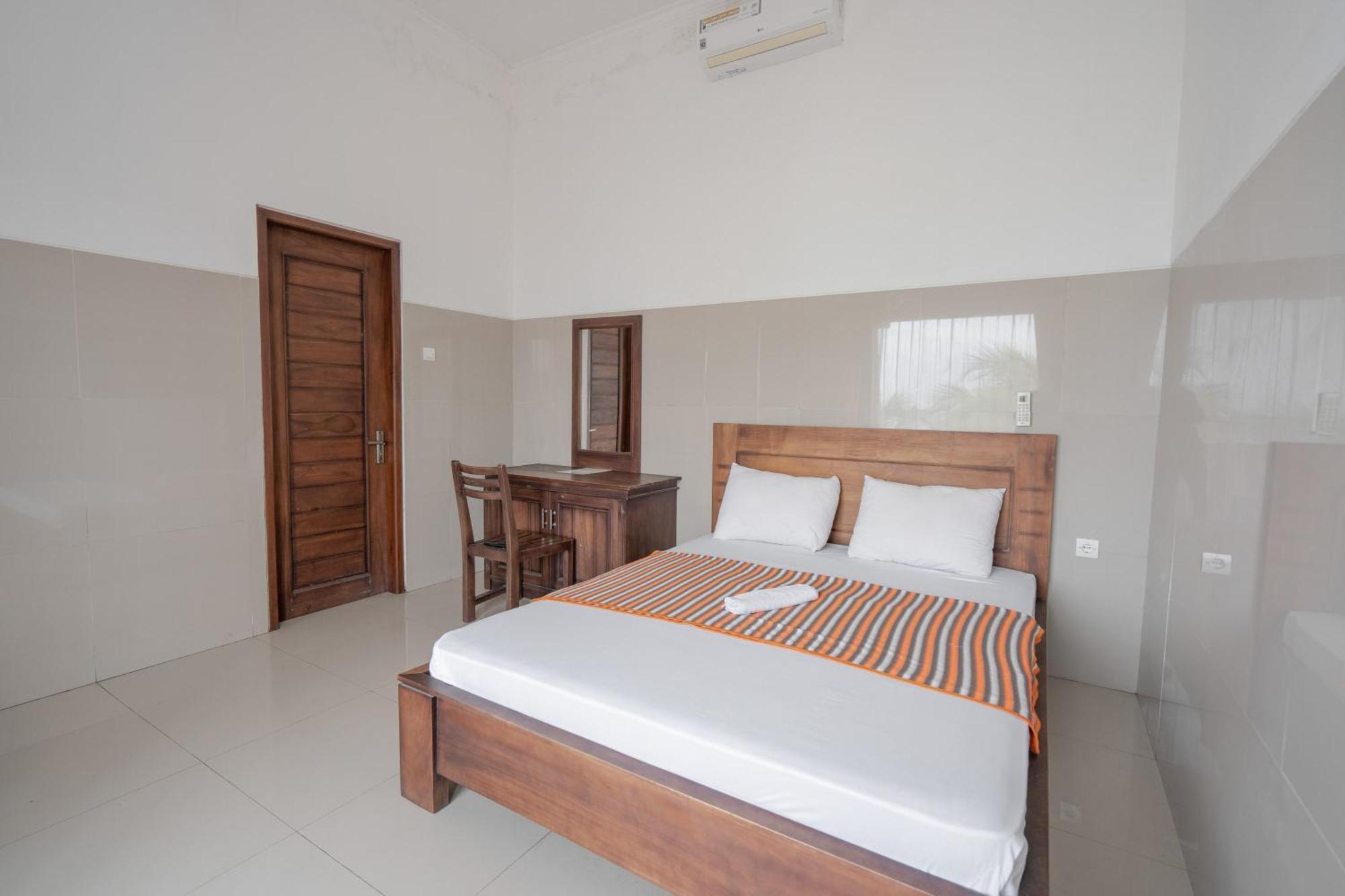 Rommeo Inn Lovina Mitra Reddoorz Temukus Exterior foto