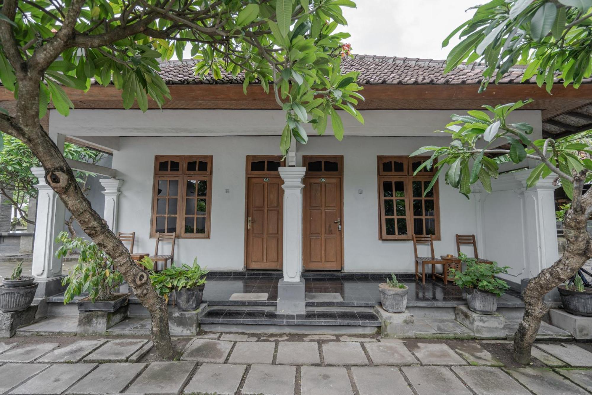 Rommeo Inn Lovina Mitra Reddoorz Temukus Exterior foto